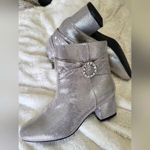 Comfort view Claremont Metallic Bootie